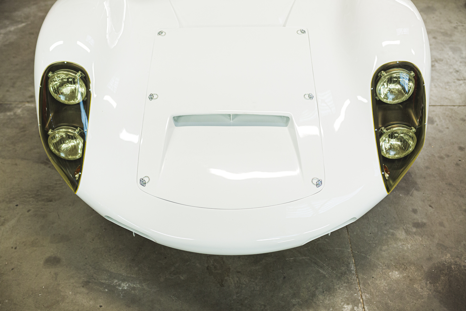 Porsche 910 FIA Race Car